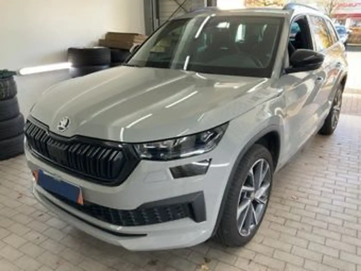 Skoda Kodiaq Sportline 4x4 Panoramad.+ACC+DCC Grau - 1