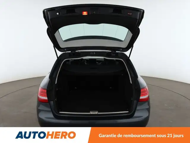 Mercedes-Benz C-Class view 16