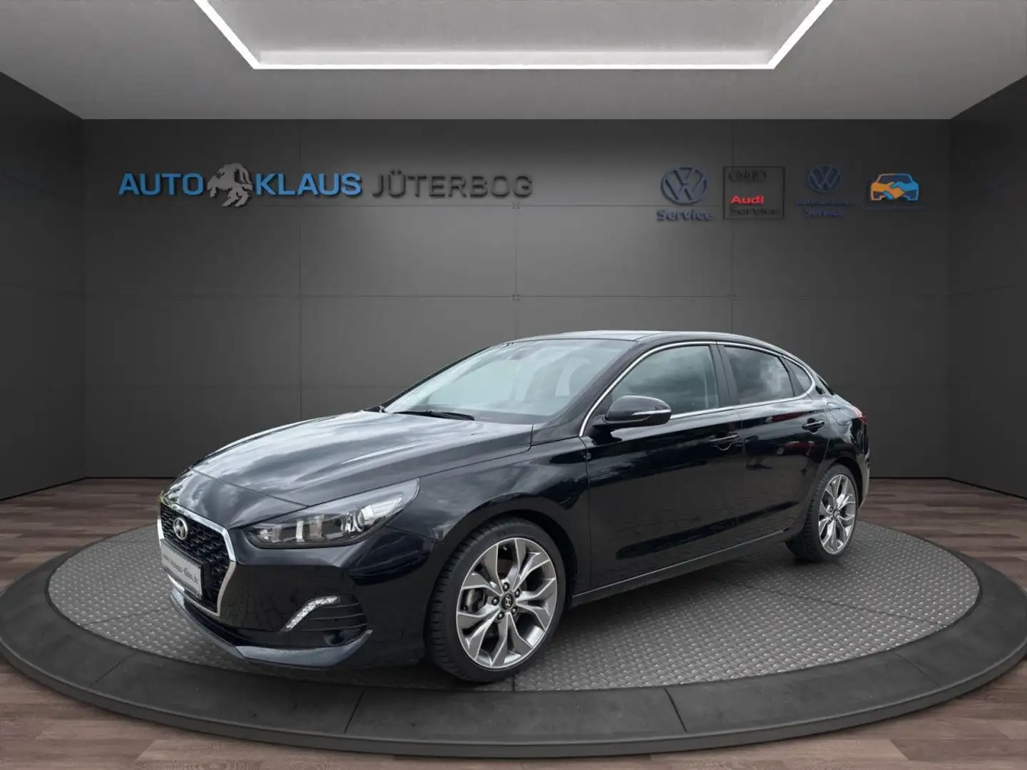 Hyundai i30 Fastback 1.4 T-GDI Style+Navi+Sitzh. Fekete - 2