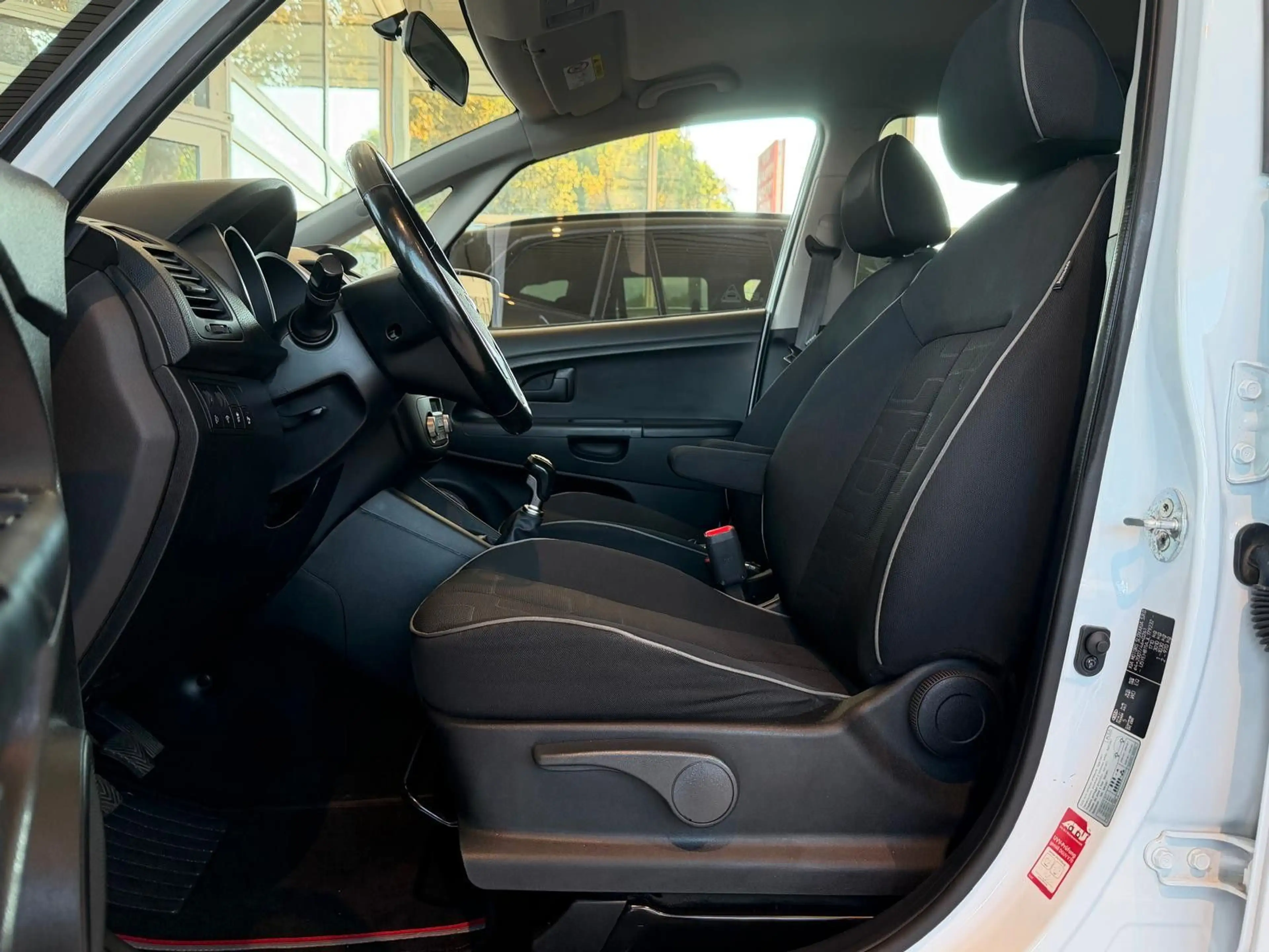 Kia Venga Dream Team/SHZ/bluetooth/Klimaautomatik — photo 14