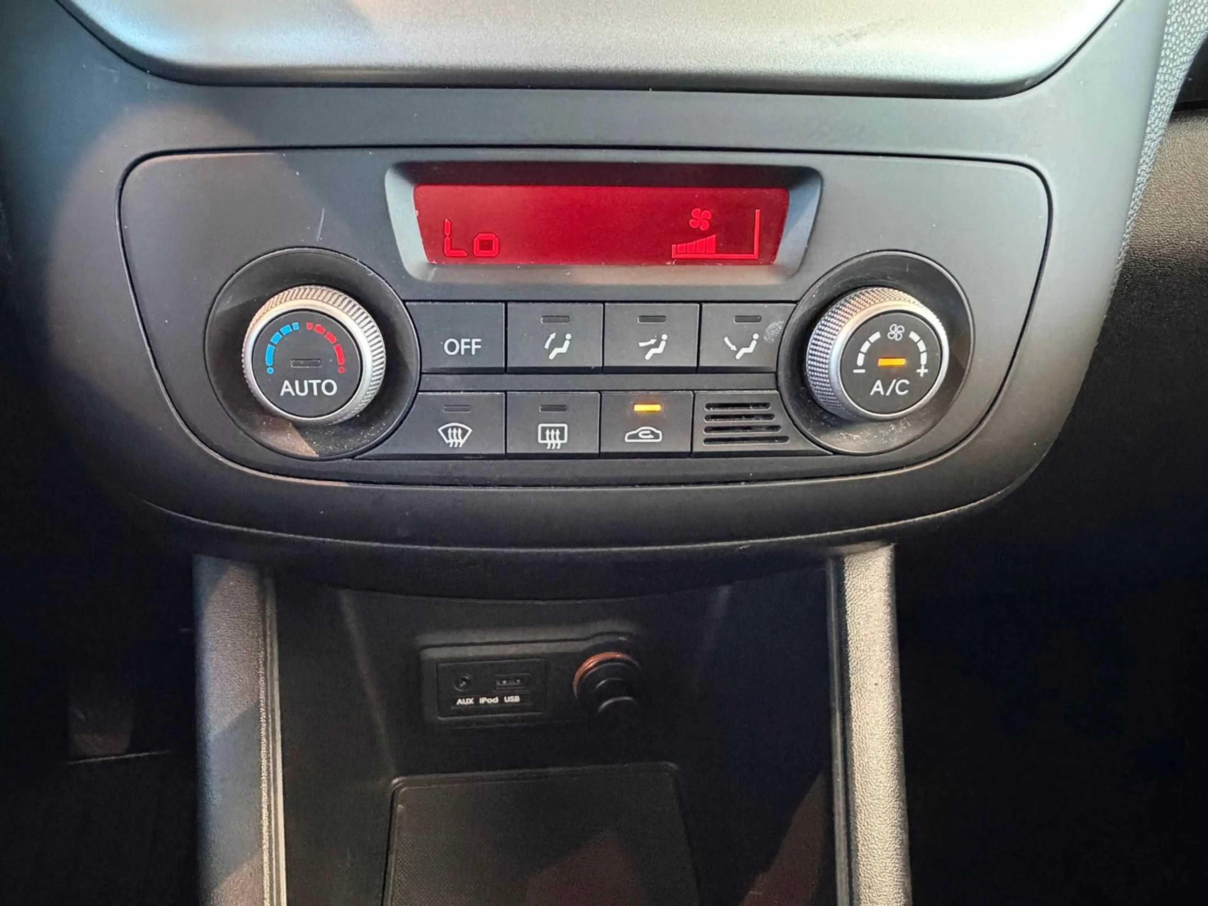 Kia Venga Dream Team/SHZ/bluetooth/Klimaautomatik — photo 10