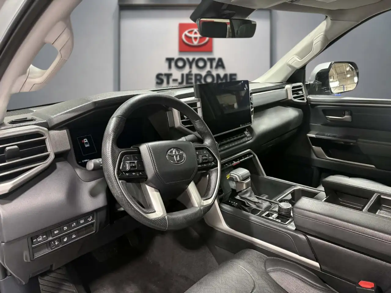 Toyota Tundra снимка Toyota Tundra
