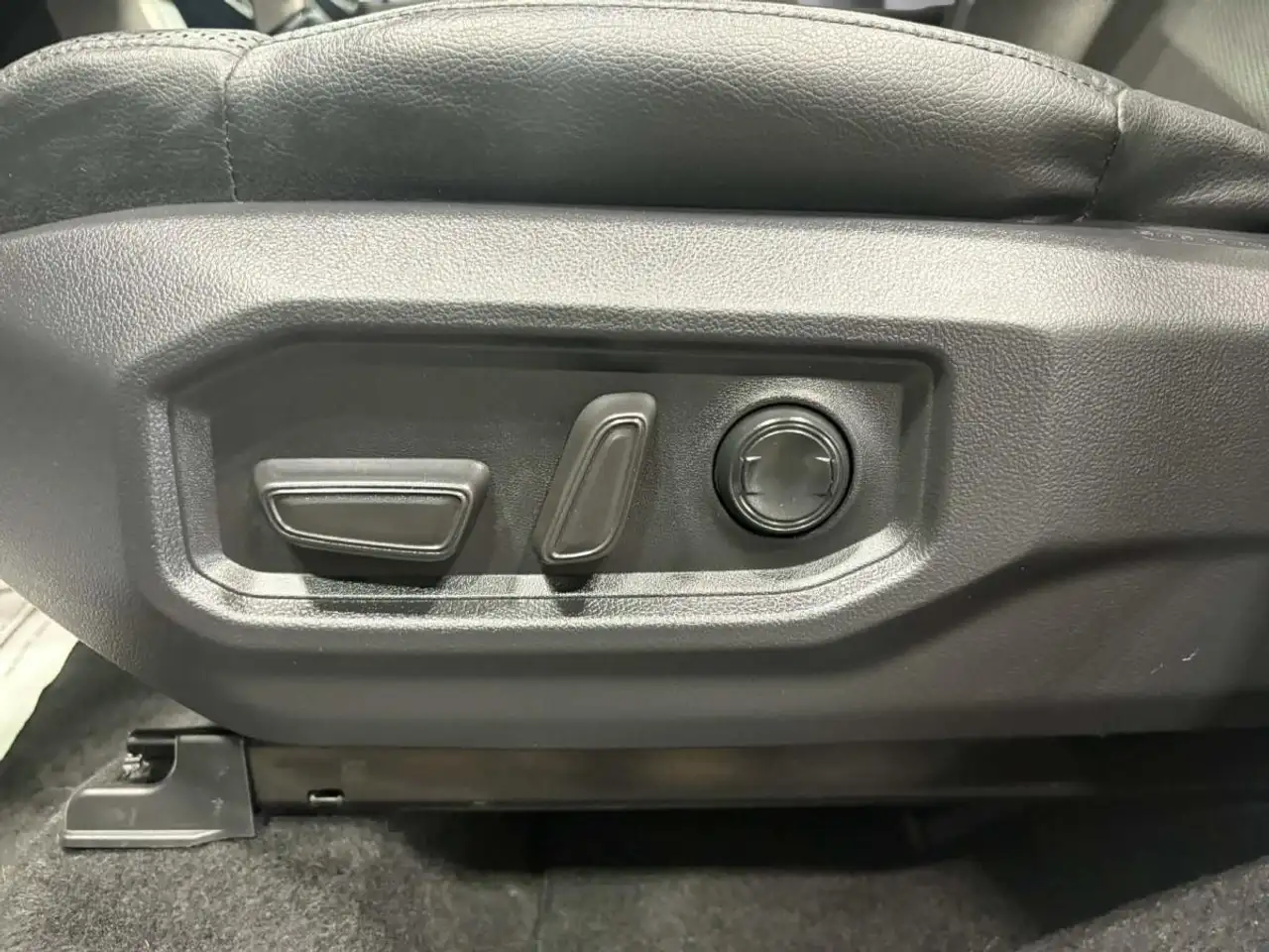 Toyota Tundra снимка Toyota Tundra