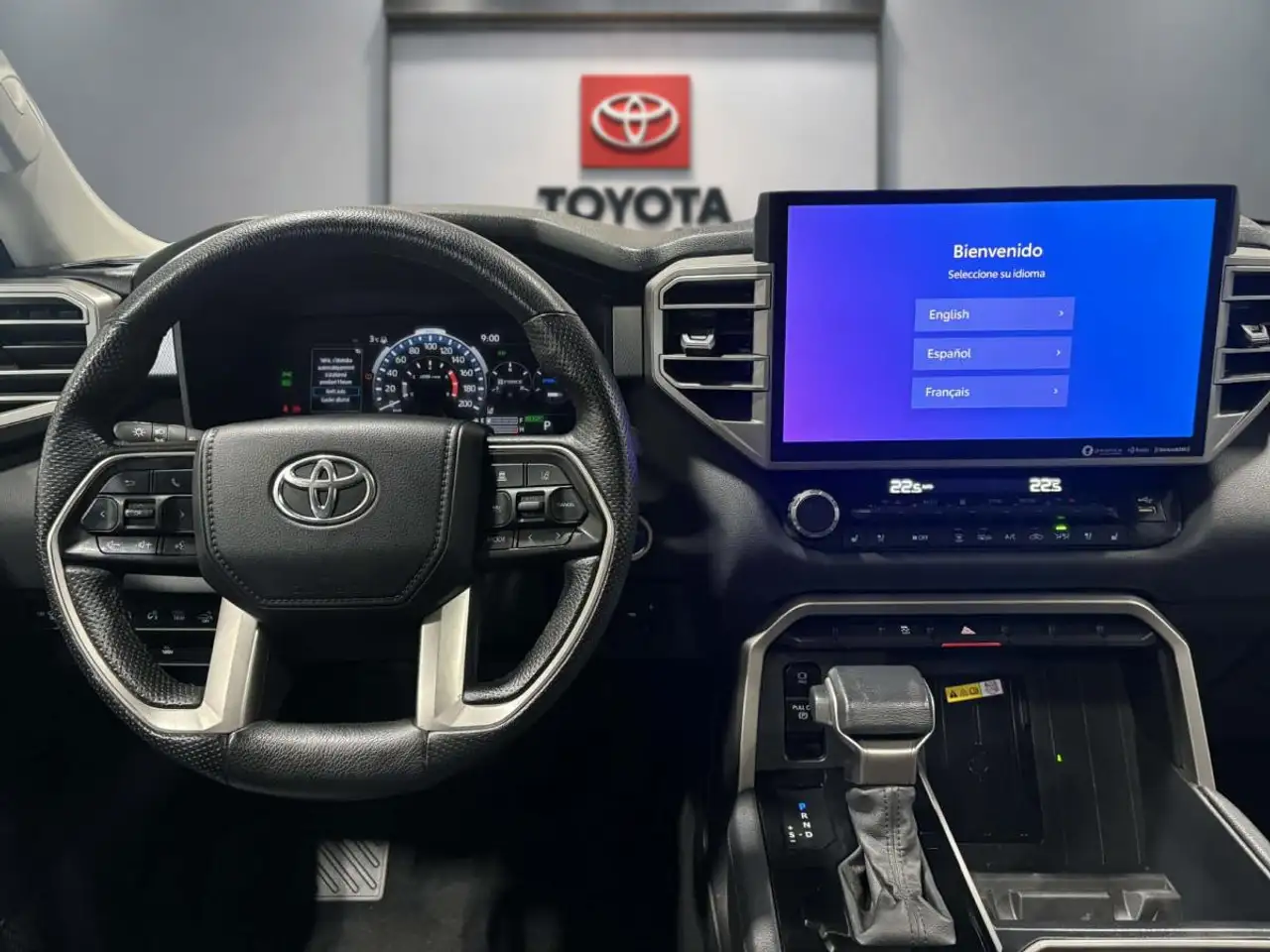 Toyota Tundra снимка Toyota Tundra