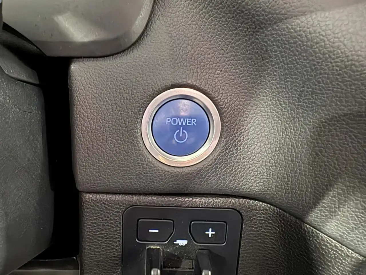 Toyota Tundra снимка Toyota Tundra