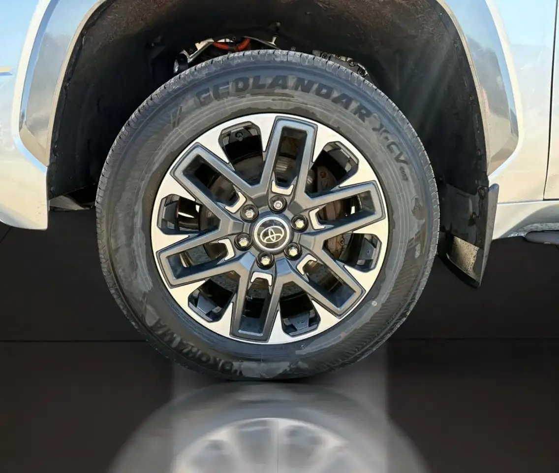 Toyota Tundra снимка Toyota Tundra