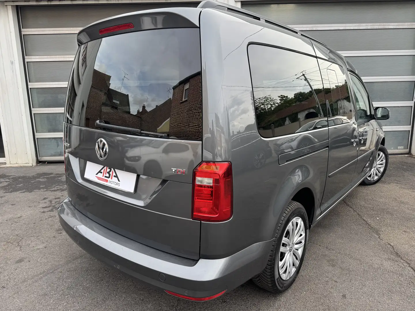 Volkswagen Caddy Maxi 2.0 TDI 150 DSG6 Confortline - 2
