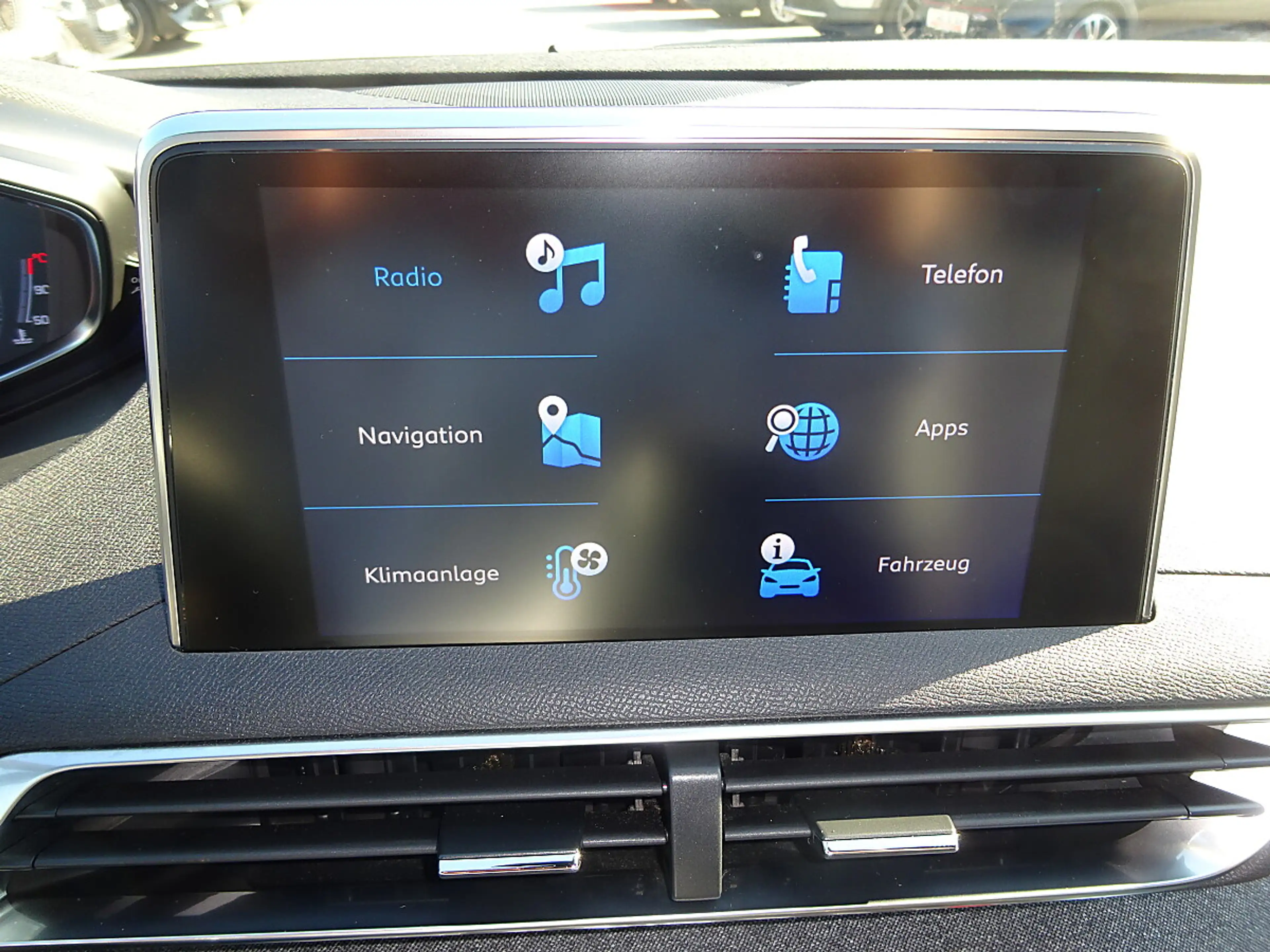 Peugeot 3008 1,2 PureTech 130 S&S EAT8 GT Line — photo 12