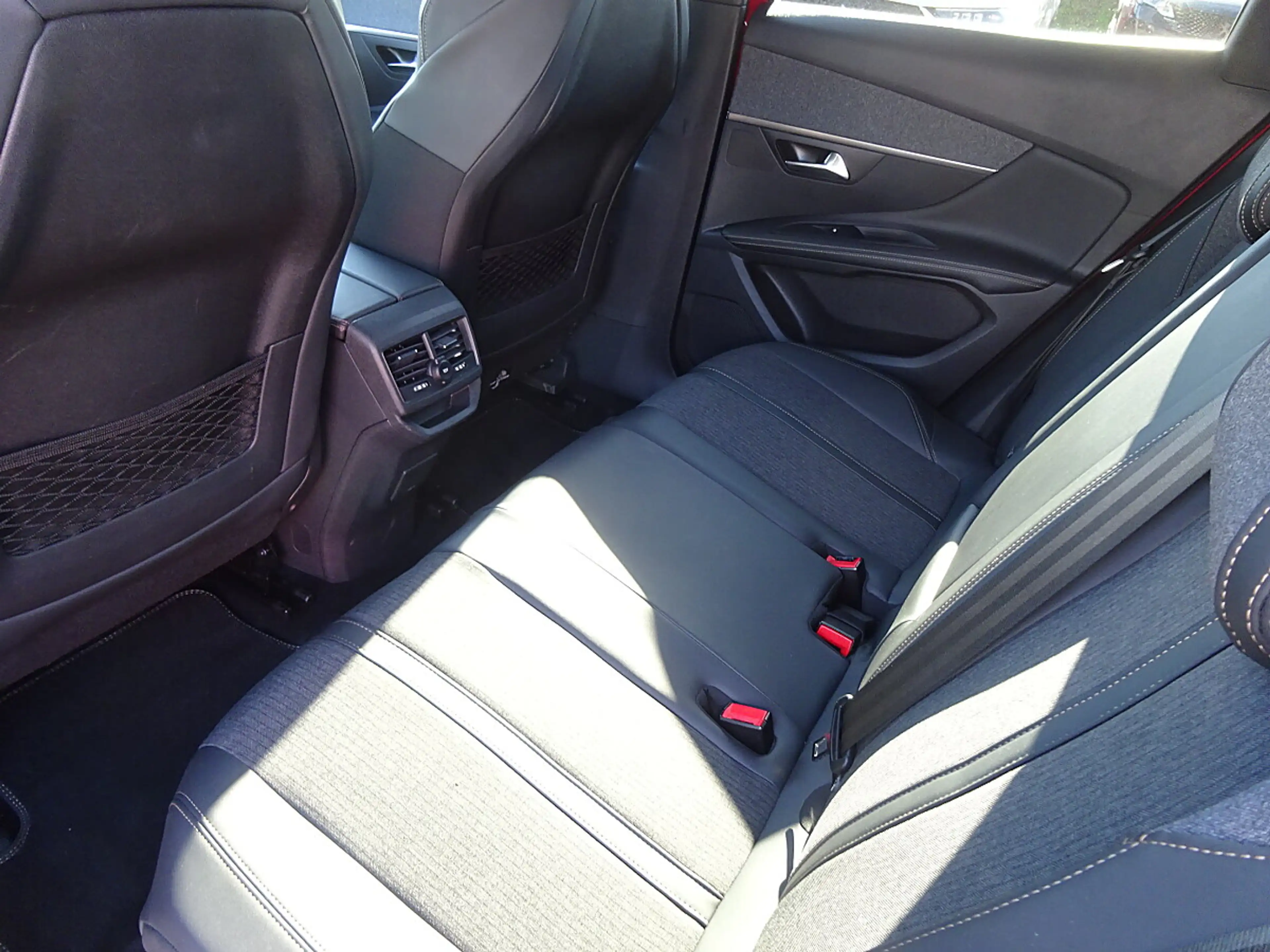 Peugeot 3008 1,2 PureTech 130 S&S EAT8 GT Line — photo 7