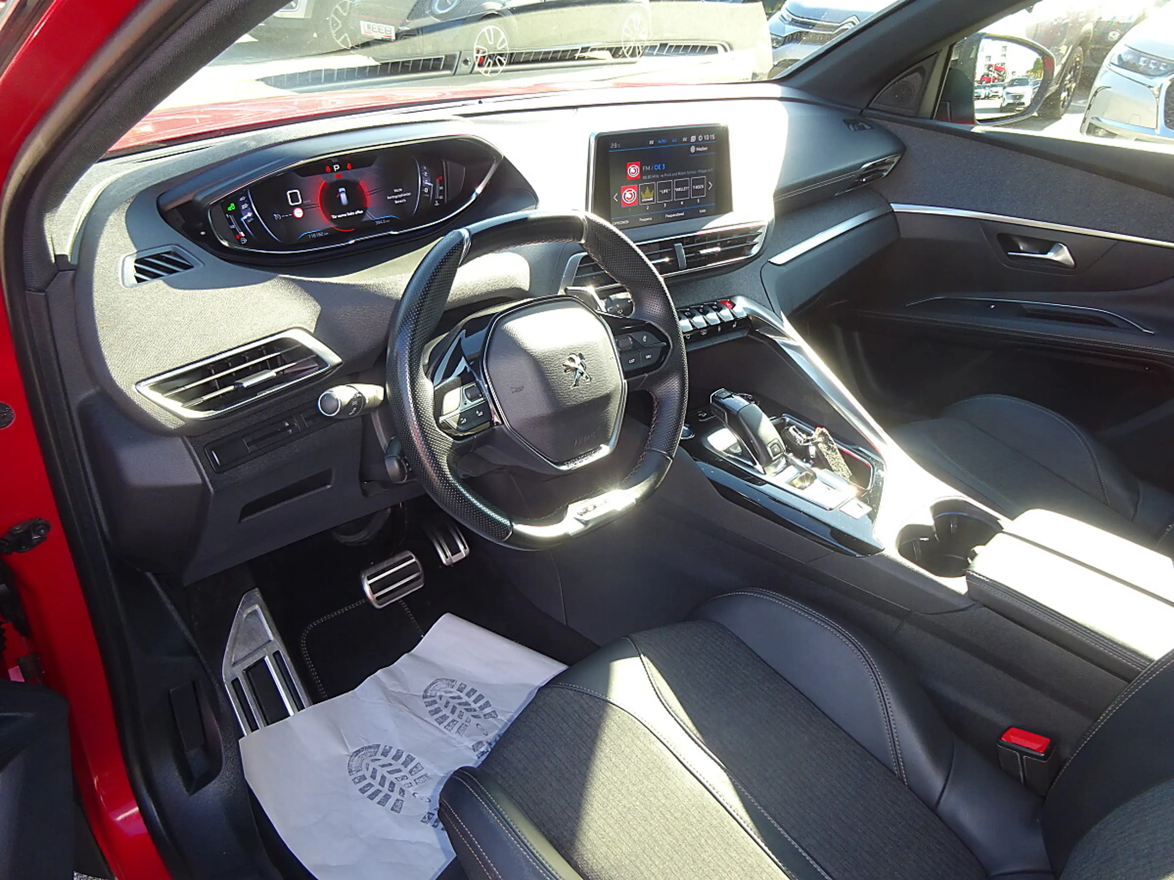 Peugeot 3008 1,2 PureTech 130 S&S EAT8 GT Line — photo 6