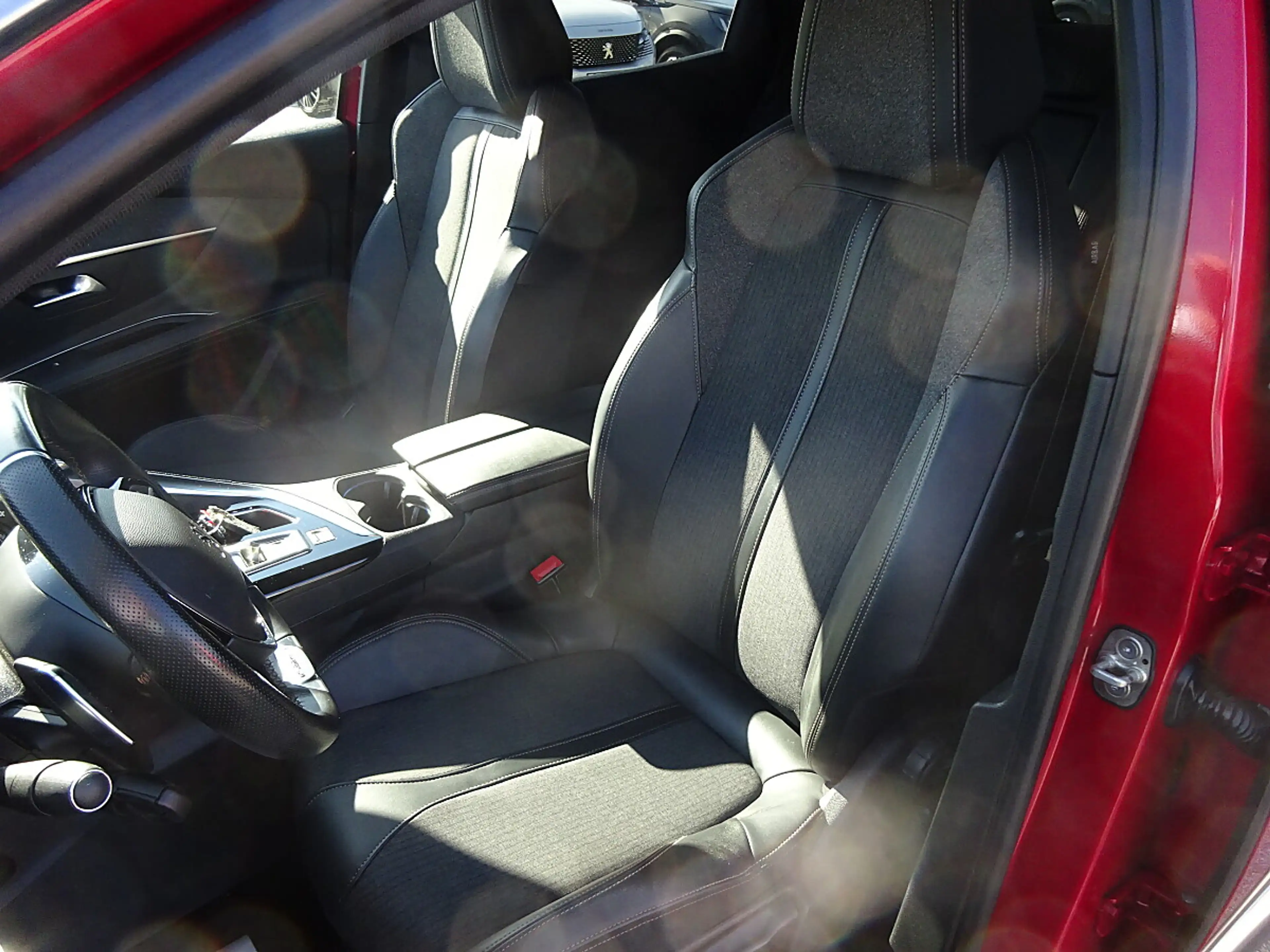 Peugeot 3008 1,2 PureTech 130 S&S EAT8 GT Line — photo 5