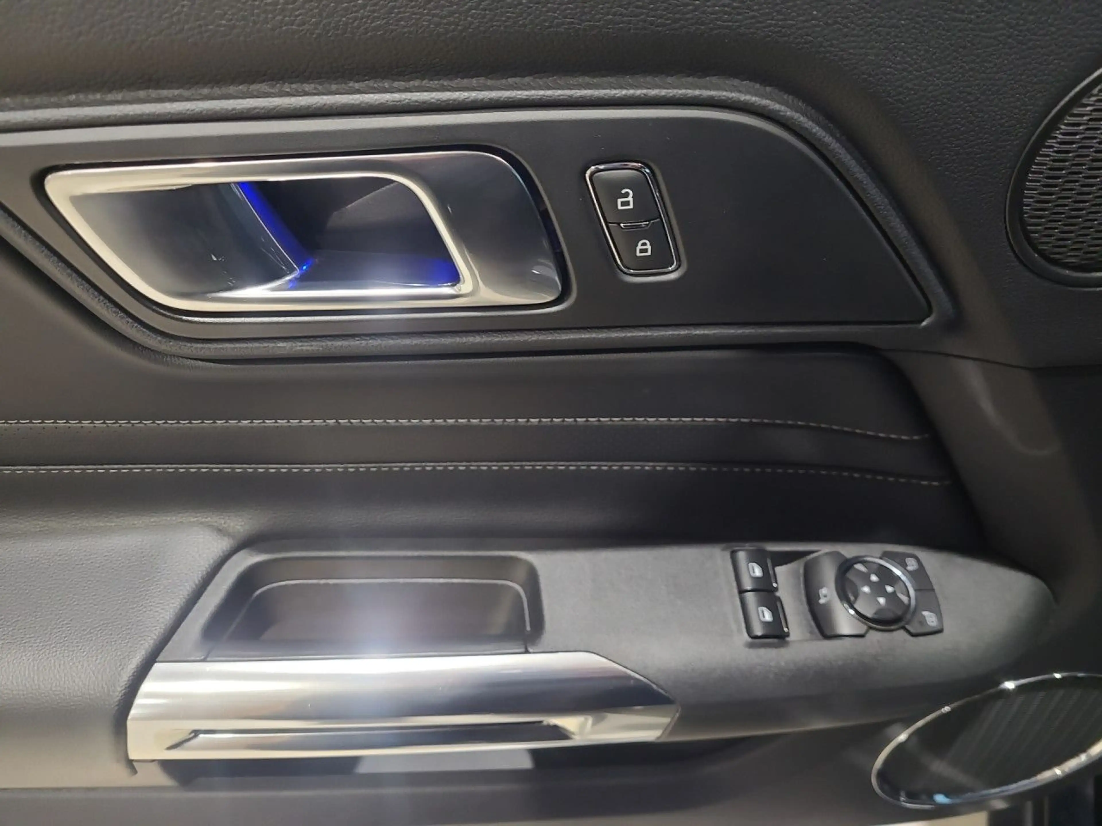 Ford Mustang GT Fastback Sportpaket Bluetooth Navi LED — photo 8