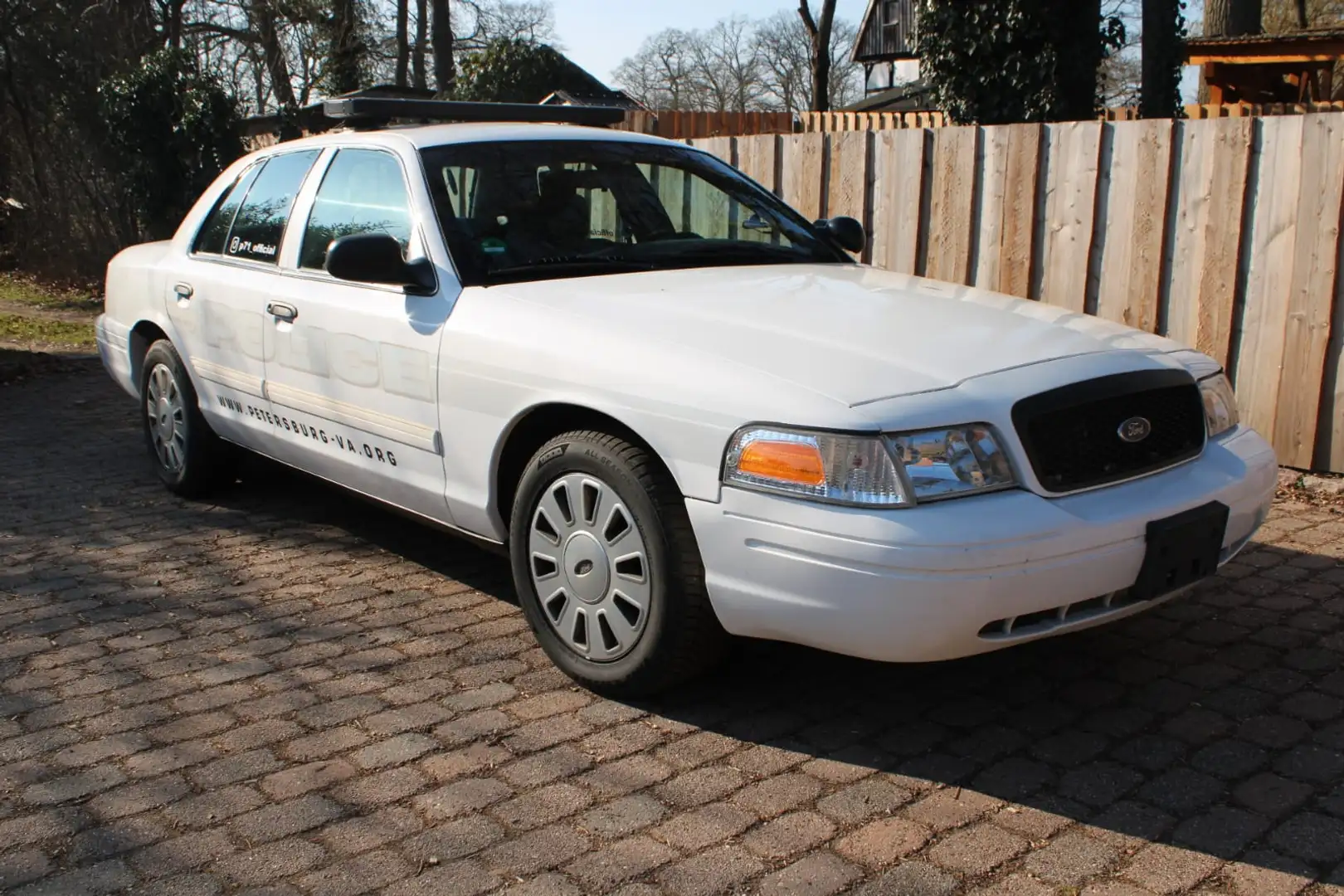 Ford Crown Victoria Police Interceptor Weiß - 1