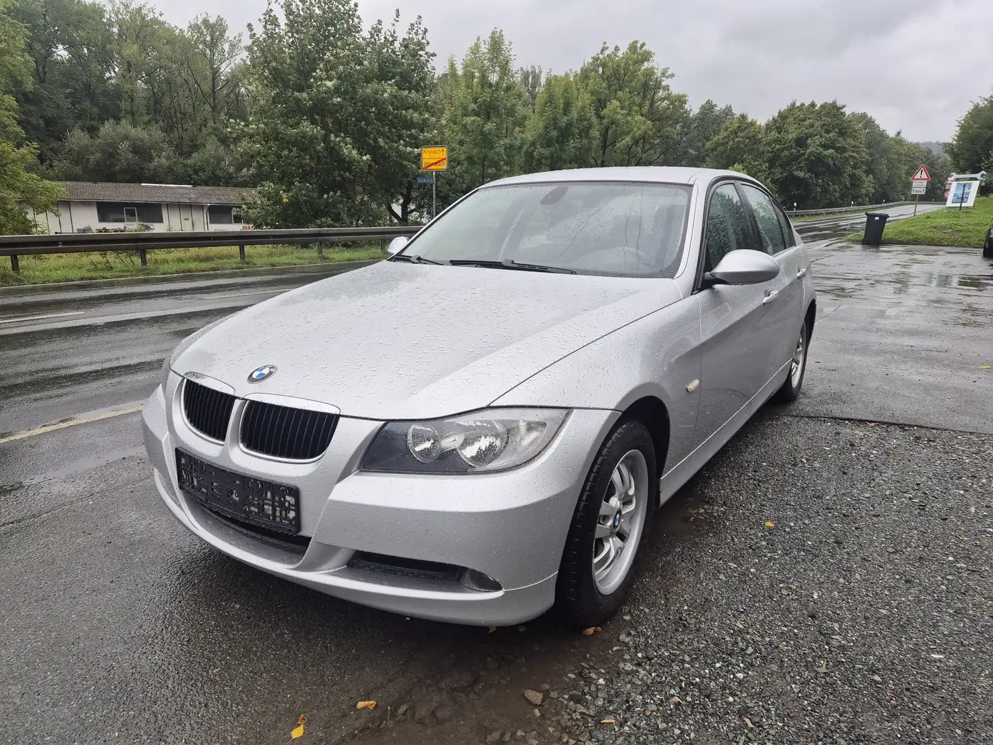 BMW 318 318i MFL Alu AHK KD NEU Bremsen NEU TÜV NEU Silber - 2