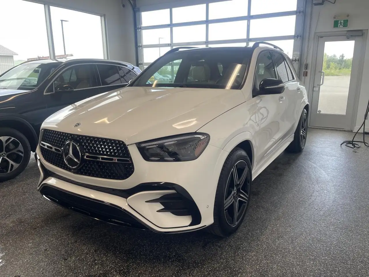 Mercedes-Benz GLE снимка Mercedes-Benz GLE