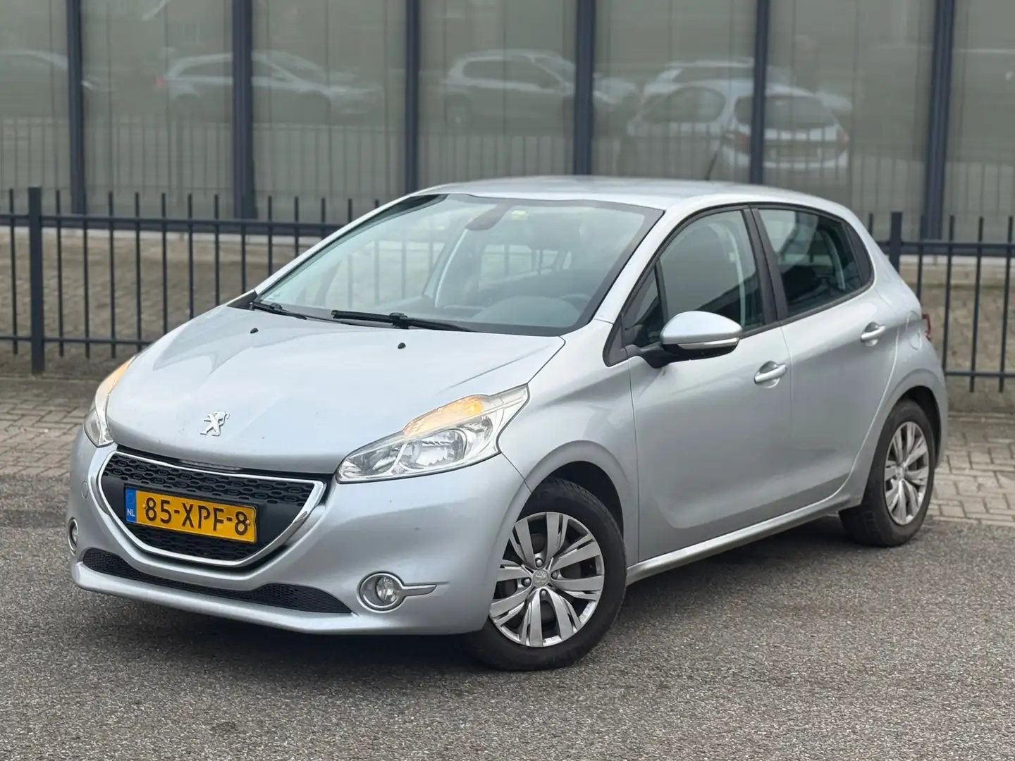 Peugeot 208 1.4 VTi Envy | Nieuwe APK Grau - 1