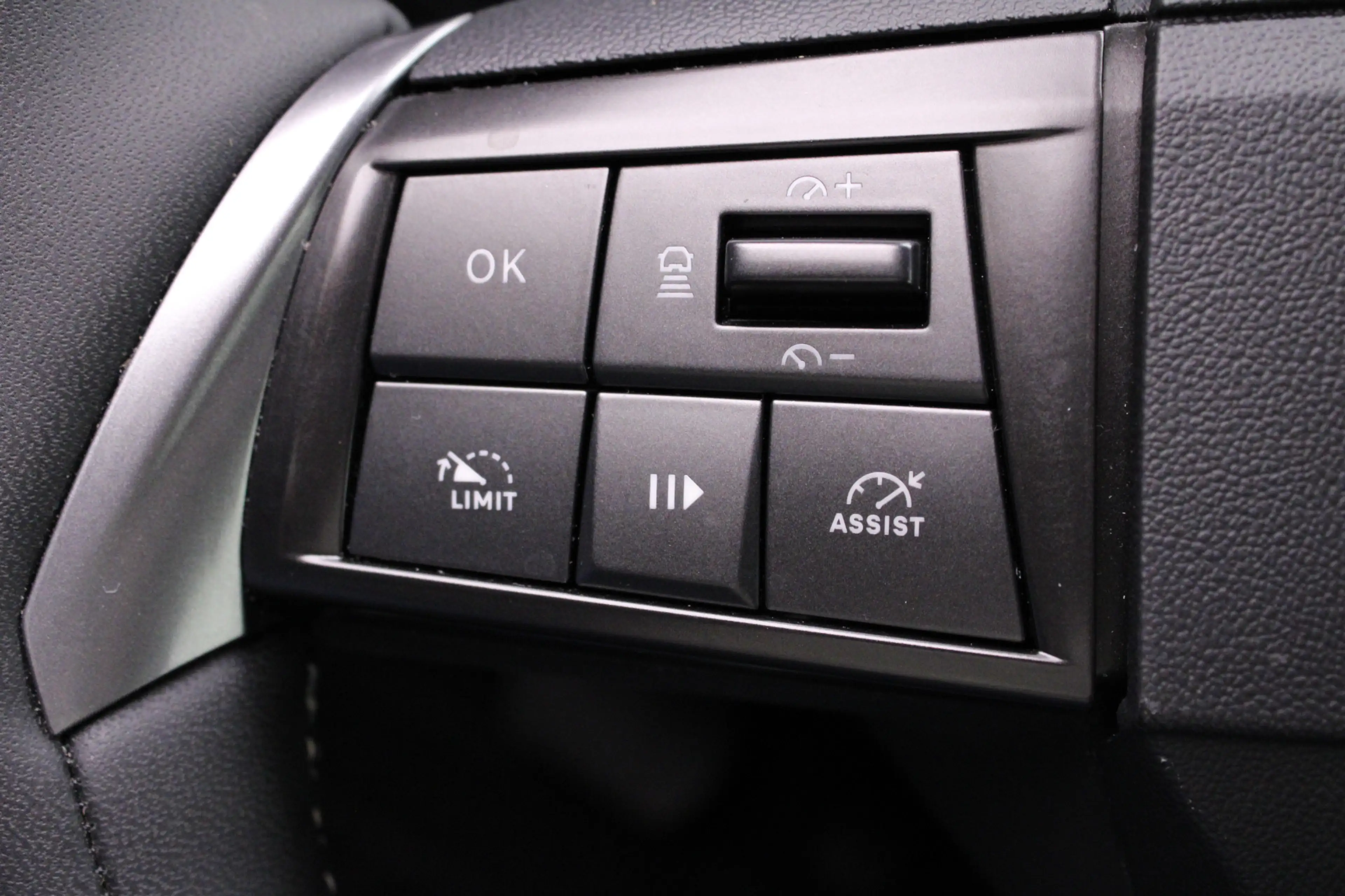 Opel Mokka-E Electric Business Edition 54 kWh long range | Full — photo 24