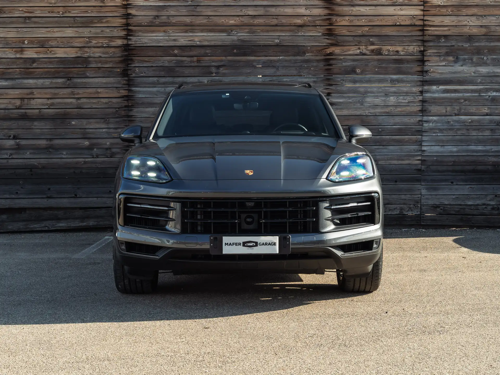 Porsche Cayenne 2024 실버 사진 2