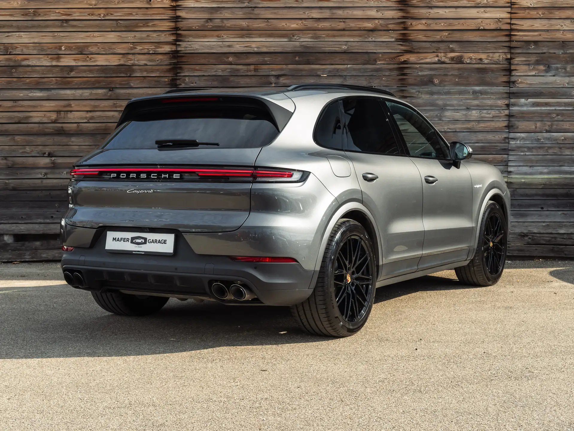 Porsche Cayenne 2024 실버 사진 5