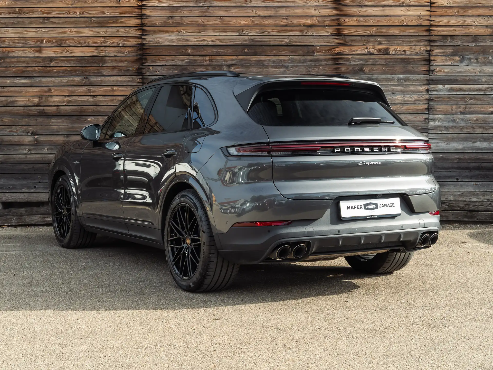 Porsche Cayenne 2024 실버 사진 6