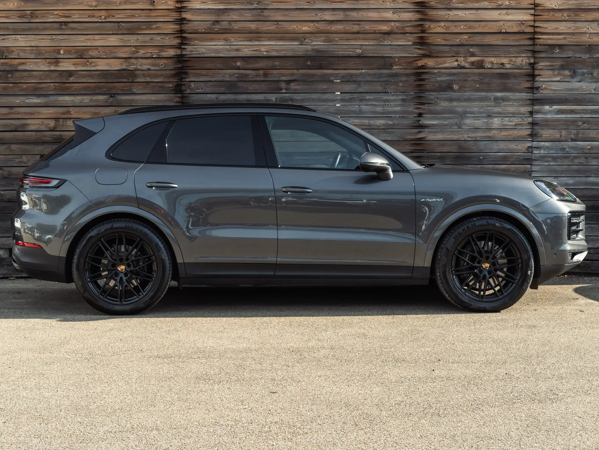 Porsche Cayenne 2024 실버 사진 4