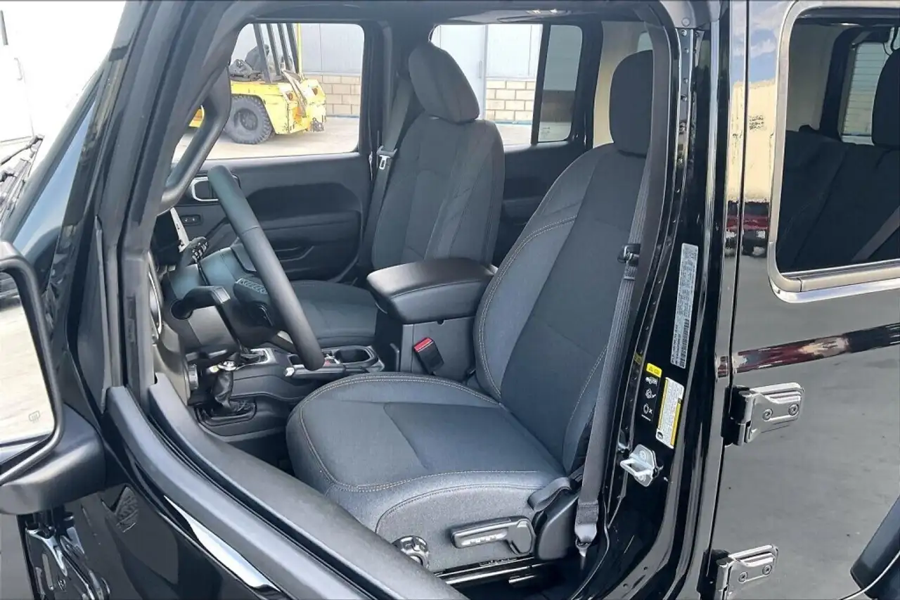 Jeep Wrangler снимка Jeep Wrangler