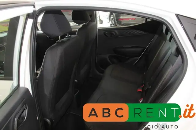 Hyundai I10 view 10