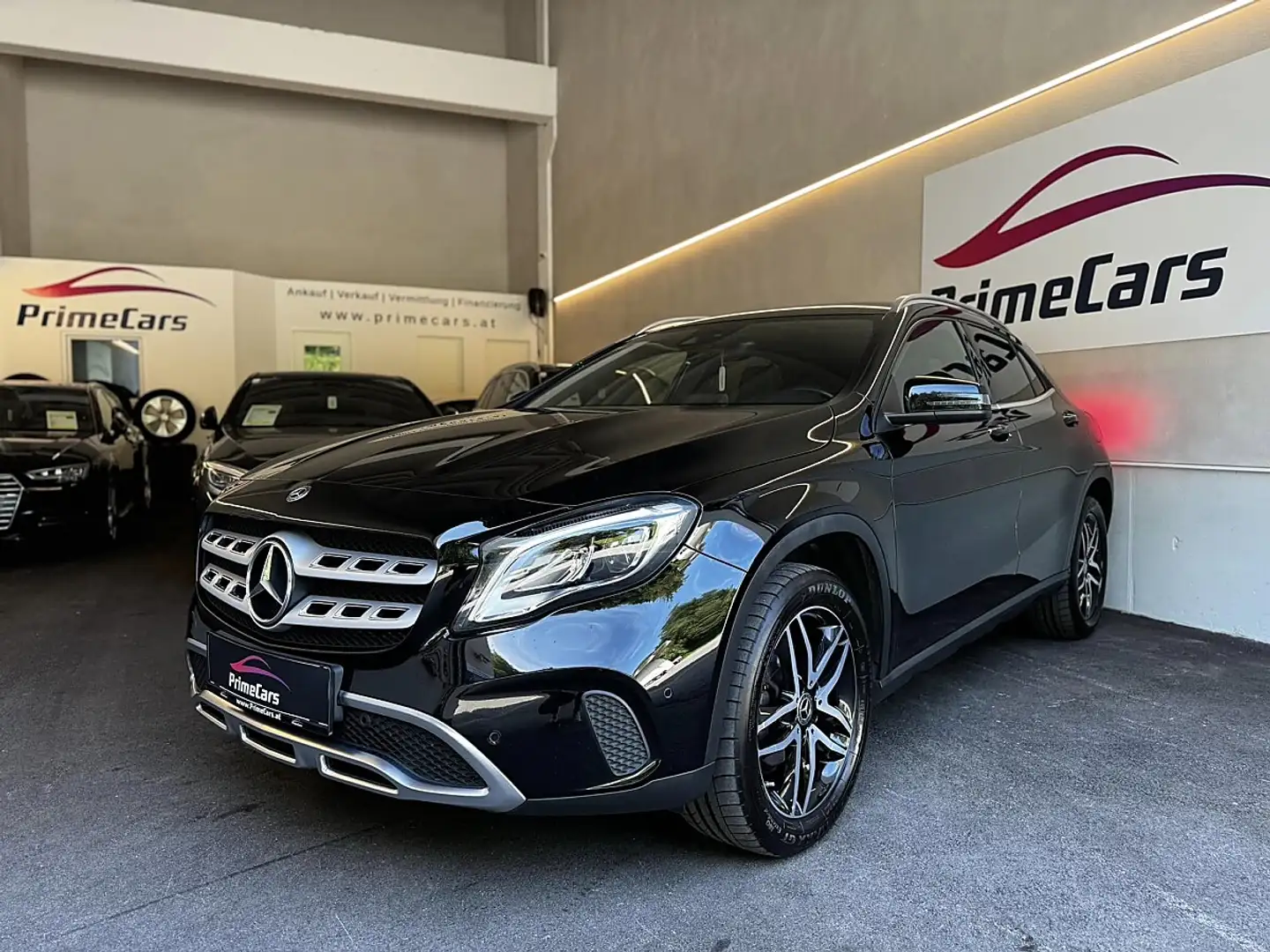 Mercedes-Benz GLA 180 Urban/LED/KEYLESS-ENTRY-GO/NAVI/ Schwarz - 1