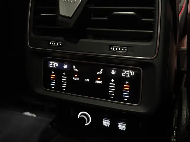 Audi SQ8 view 20