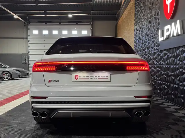 Audi SQ8 view 5
