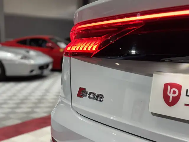 Audi SQ8 view 7