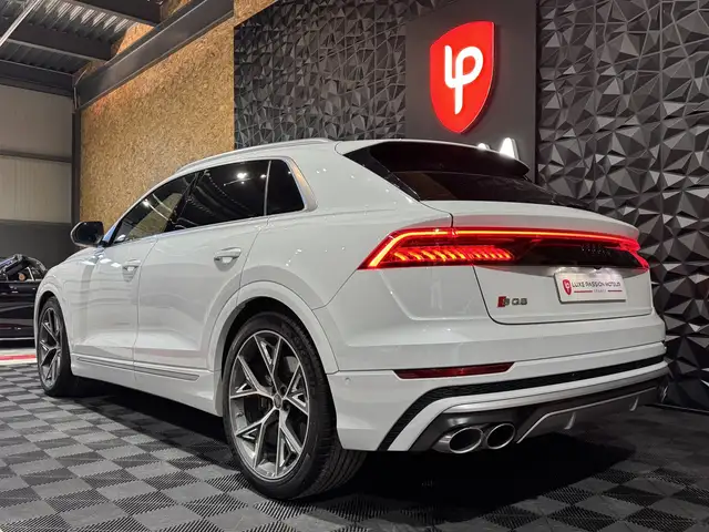 Audi SQ8 view 4