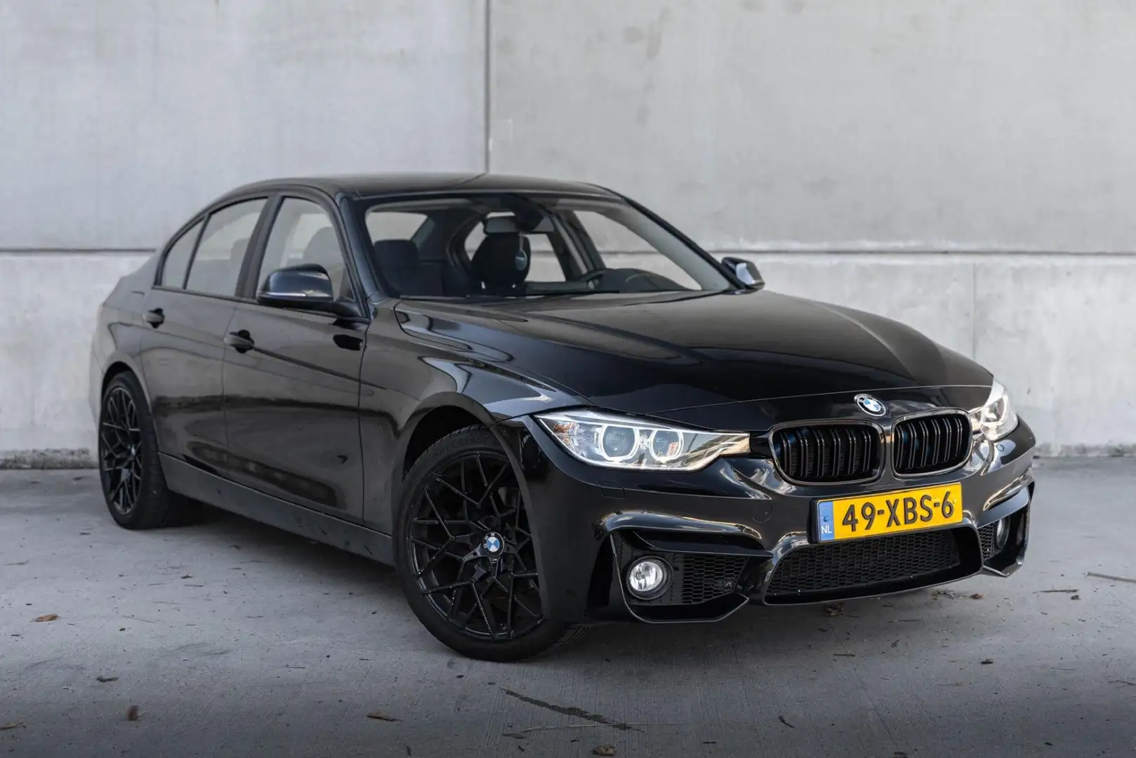 BMW 320 3-serie 320i High Executive Zwart - 2
