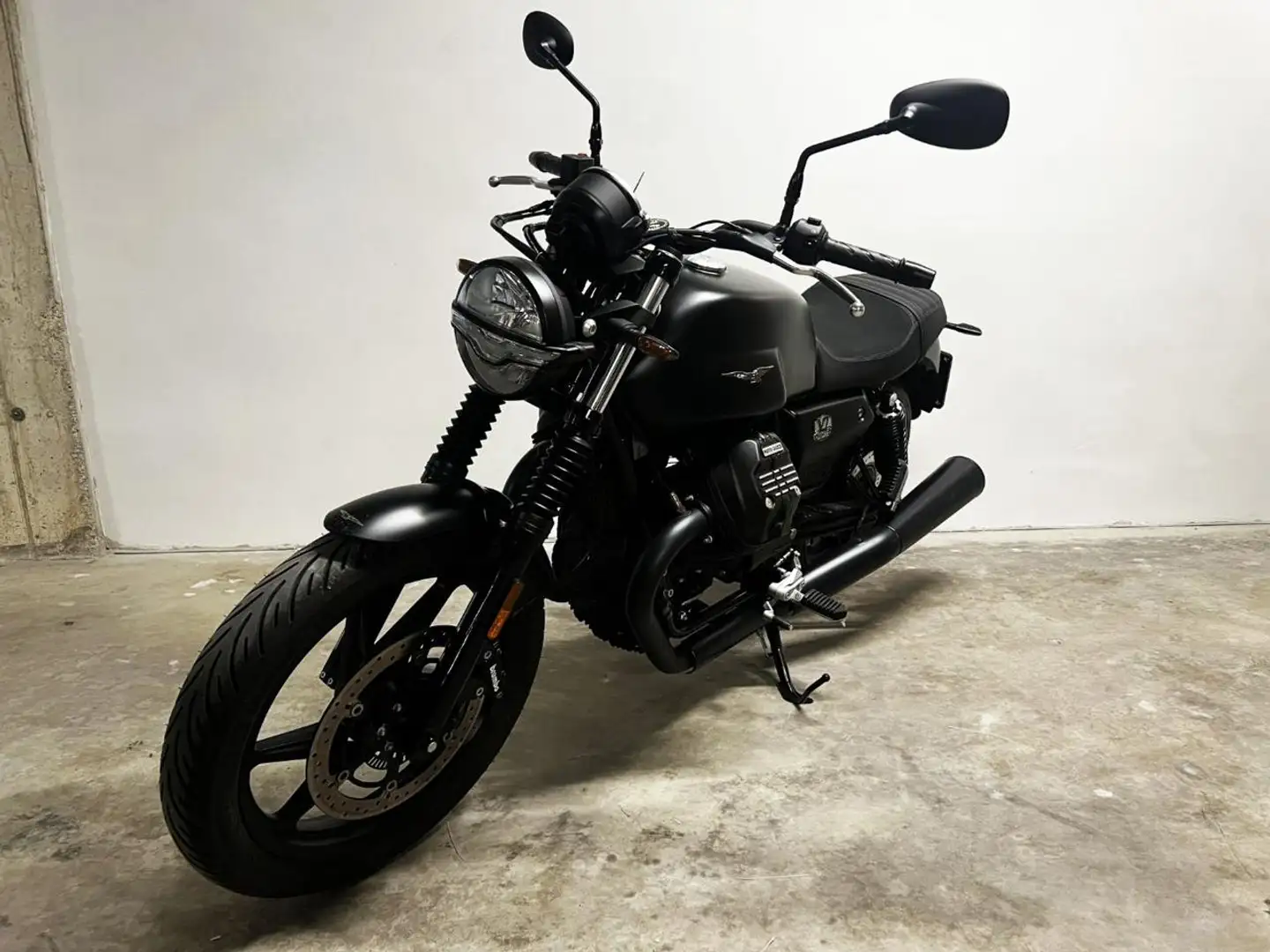 Moto Guzzi V 7 Stone Nero - 2