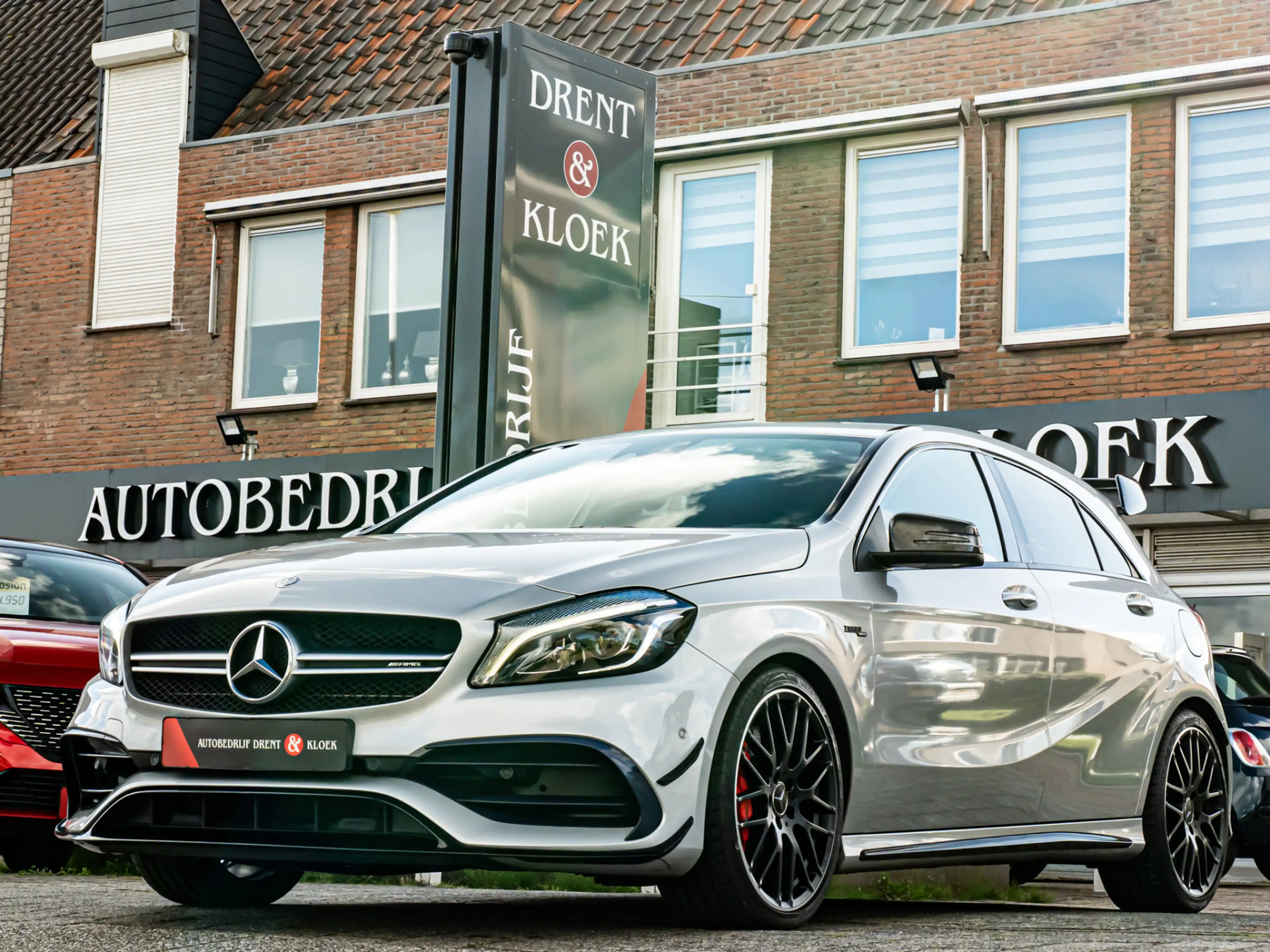 Mercedes-Benz A 45 AMG 4MATIC SCHAALSTOELEN AERO 19 INCH HARMAN KARDON ME