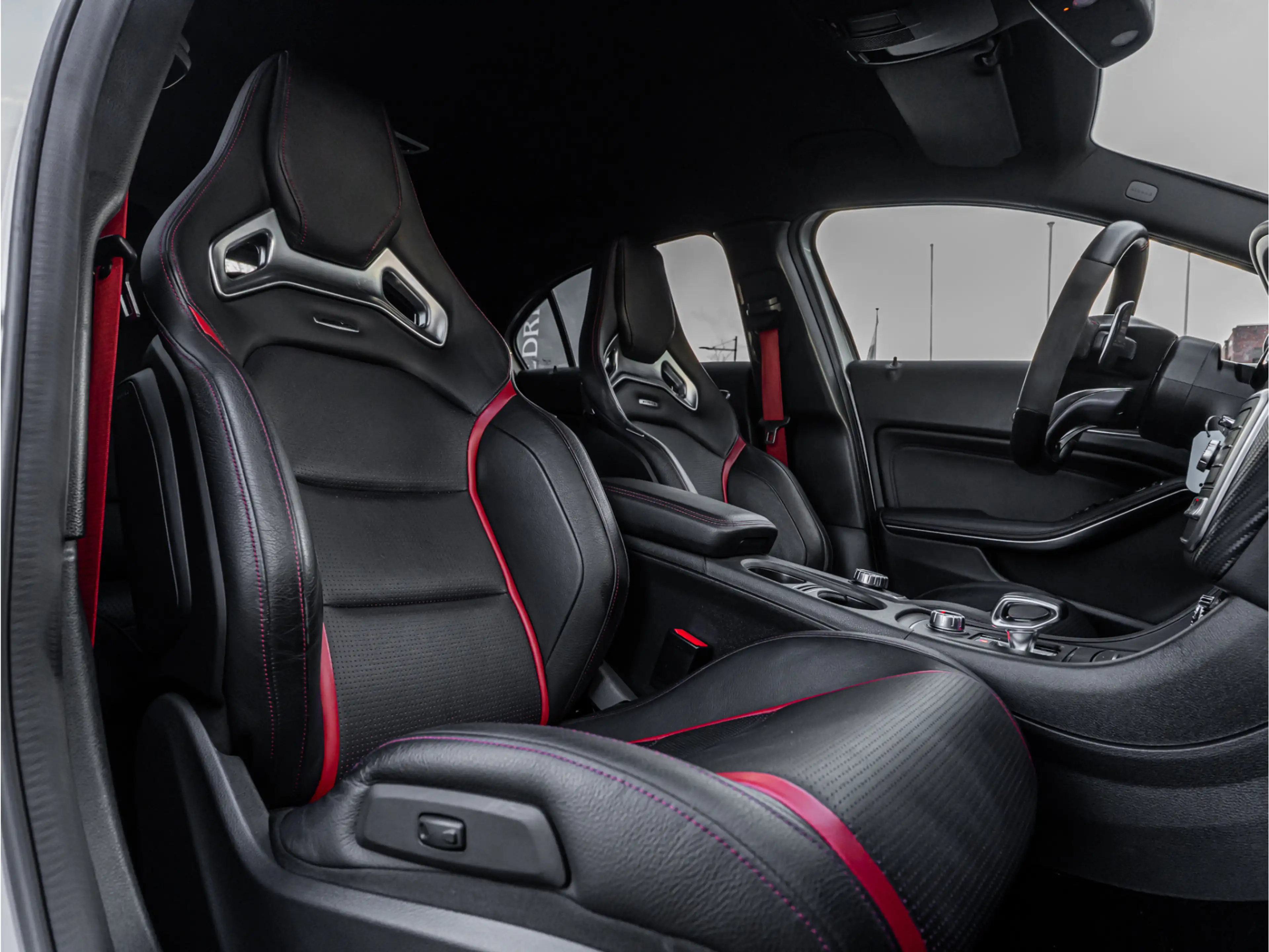 Mercedes-Benz A 45 AMG 4MATIC SCHAALSTOELEN AERO 19 INCH HARMAN KARDON ME — photo 4