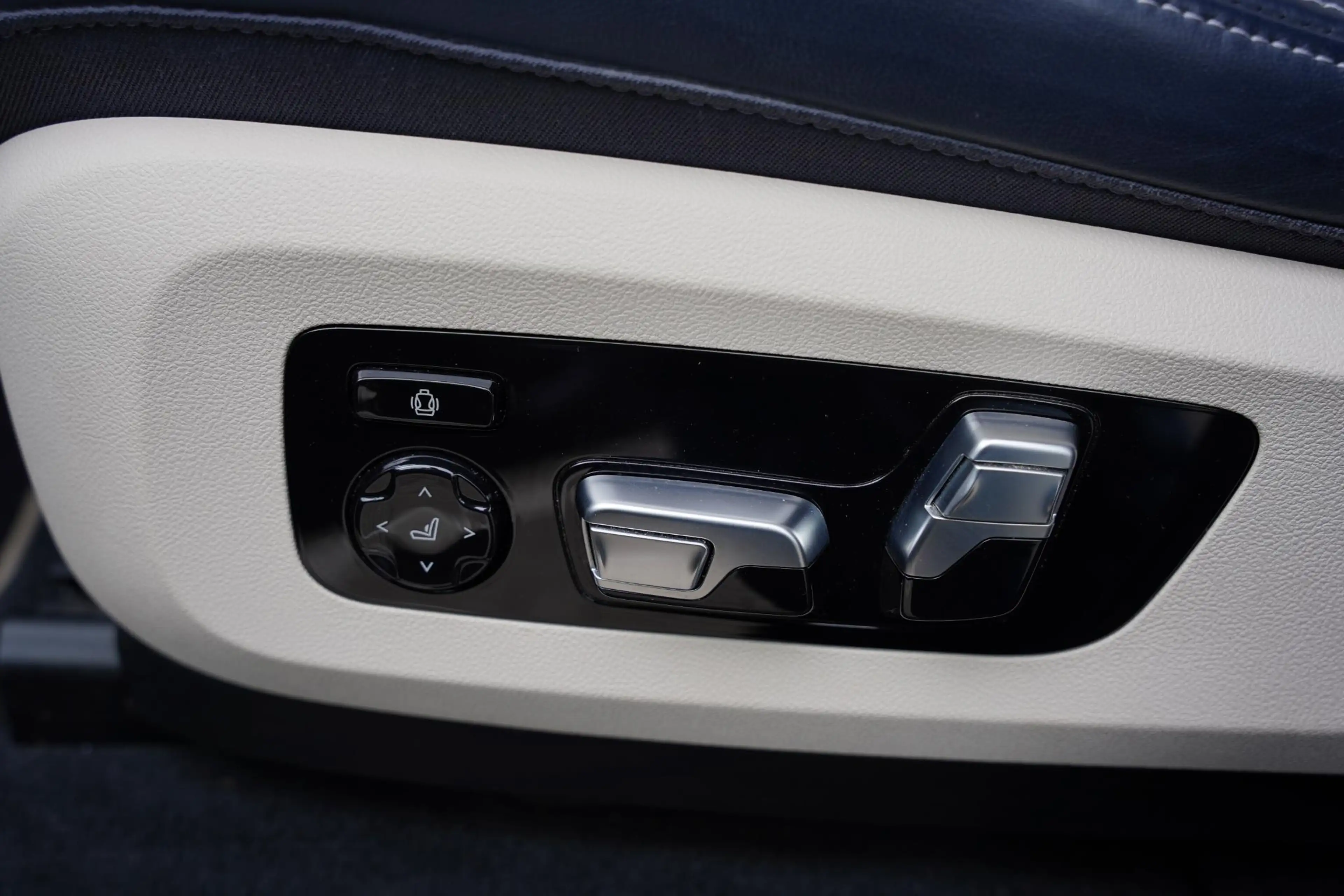 BMW X7 X-Drive 40 I / Individual / 6 Persoons / Bowers & — photo 28