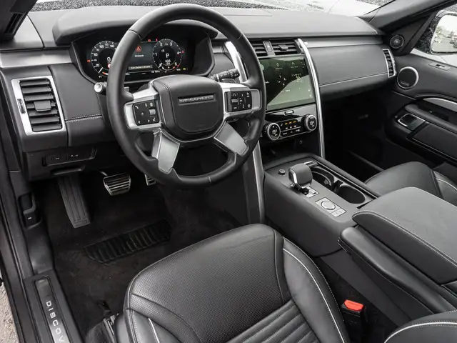 Land Rover Discovery view 10