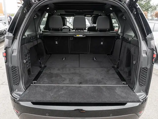 Land Rover Discovery view 17
