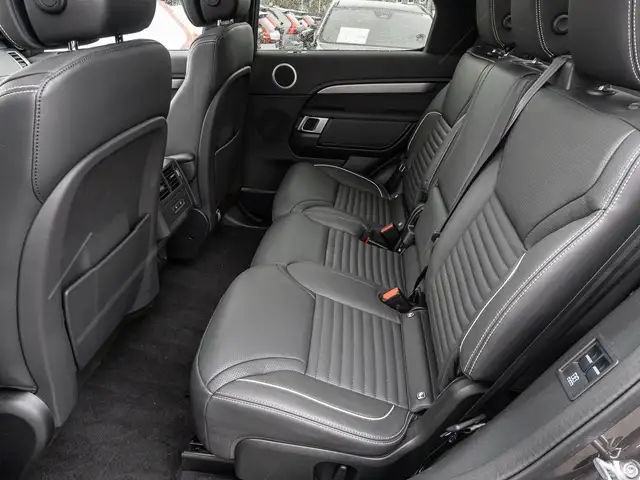 Land Rover Discovery view 16