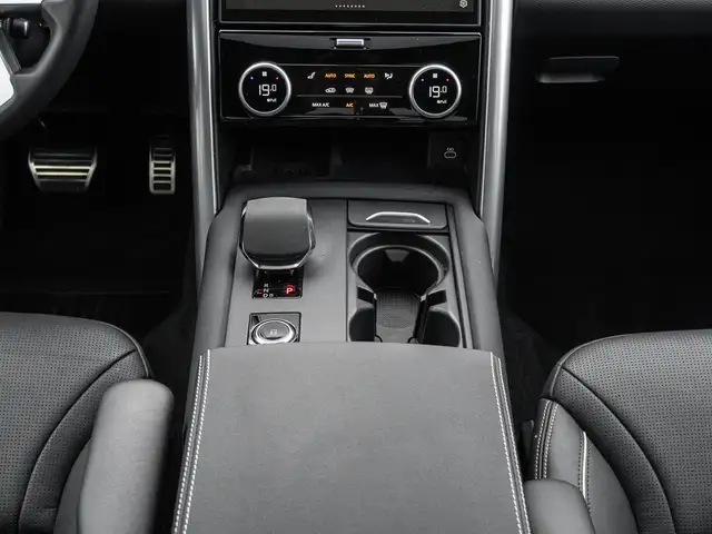 Land Rover Discovery view 14