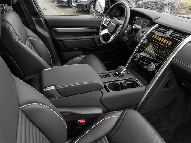 Land Rover Discovery view 9