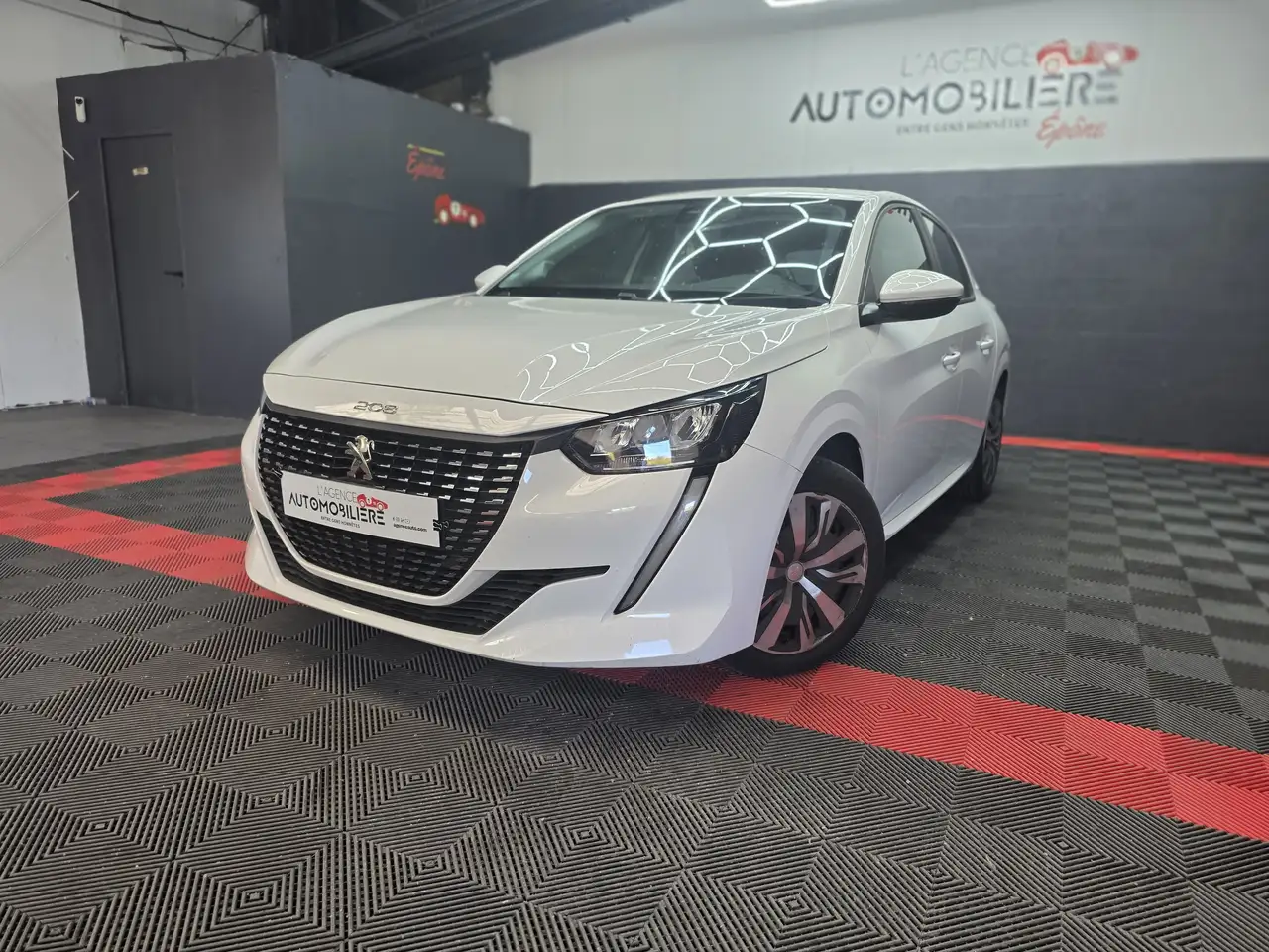Peugeot 208 208