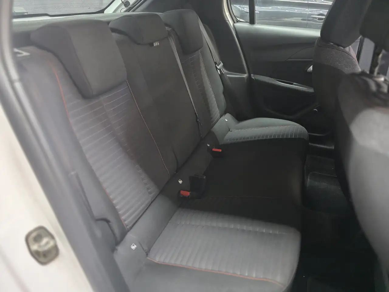 Peugeot 208 208 — photo 12