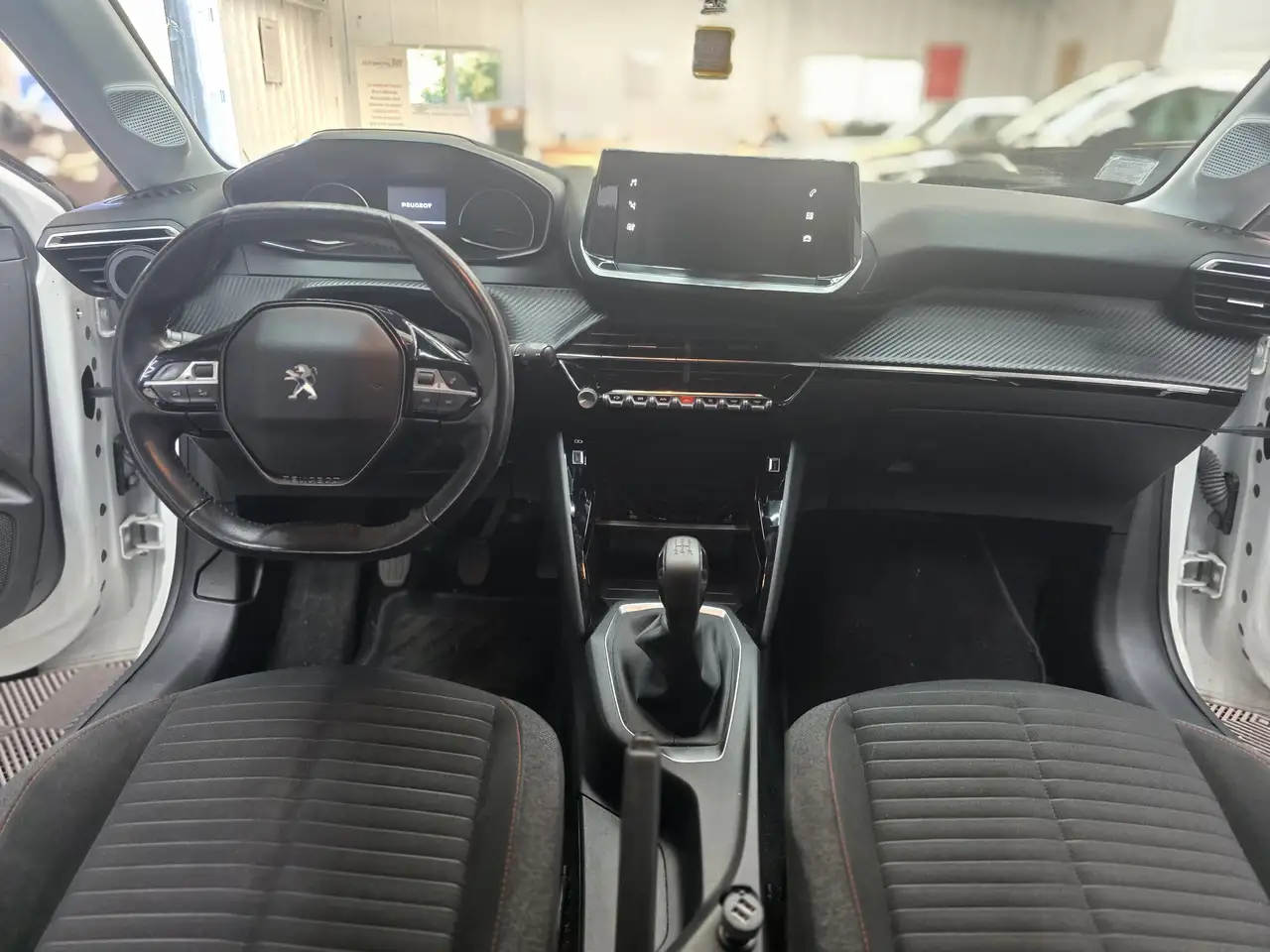 Peugeot 208 208 — photo 13