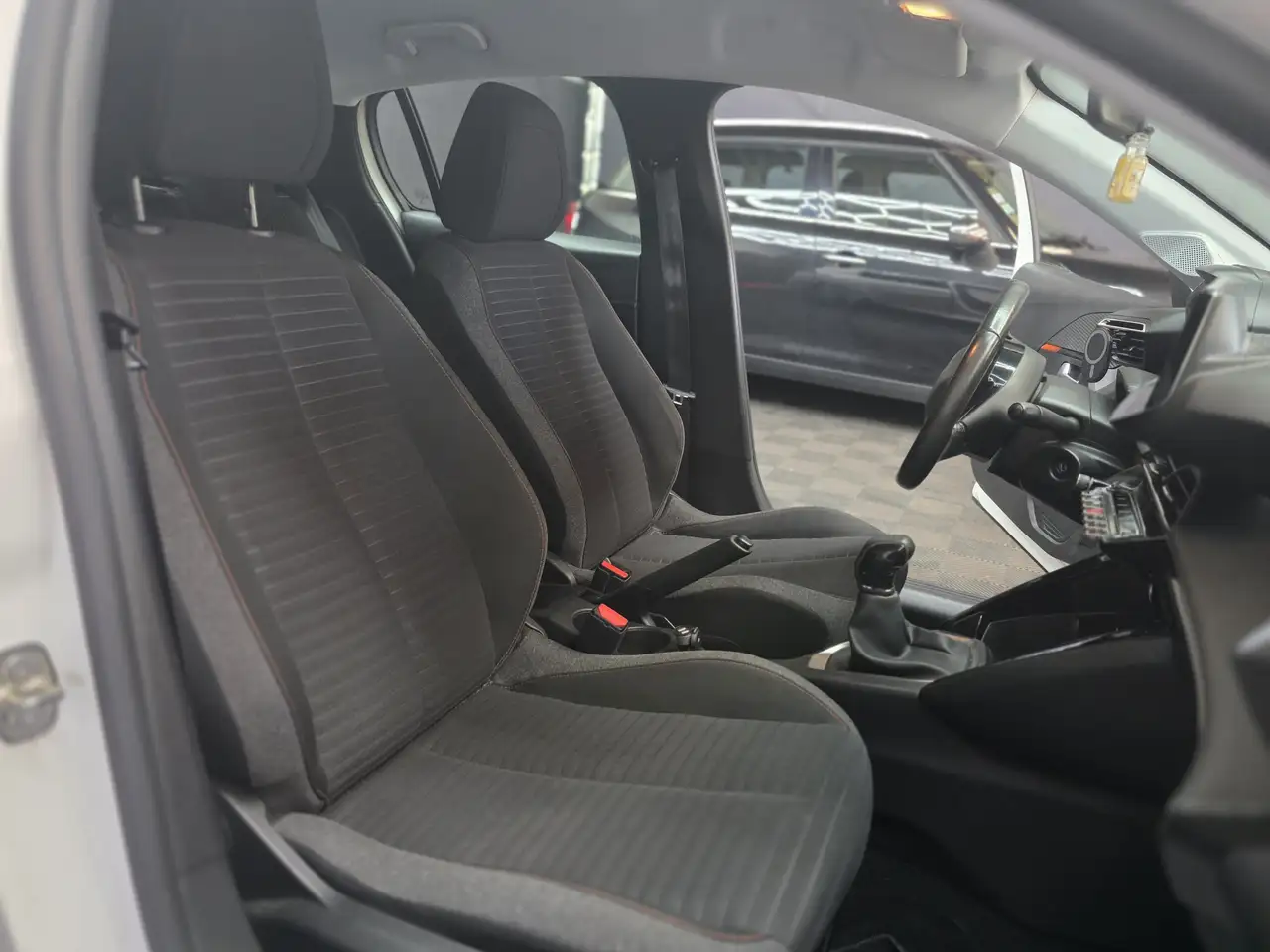 Peugeot 208 208 — photo 10