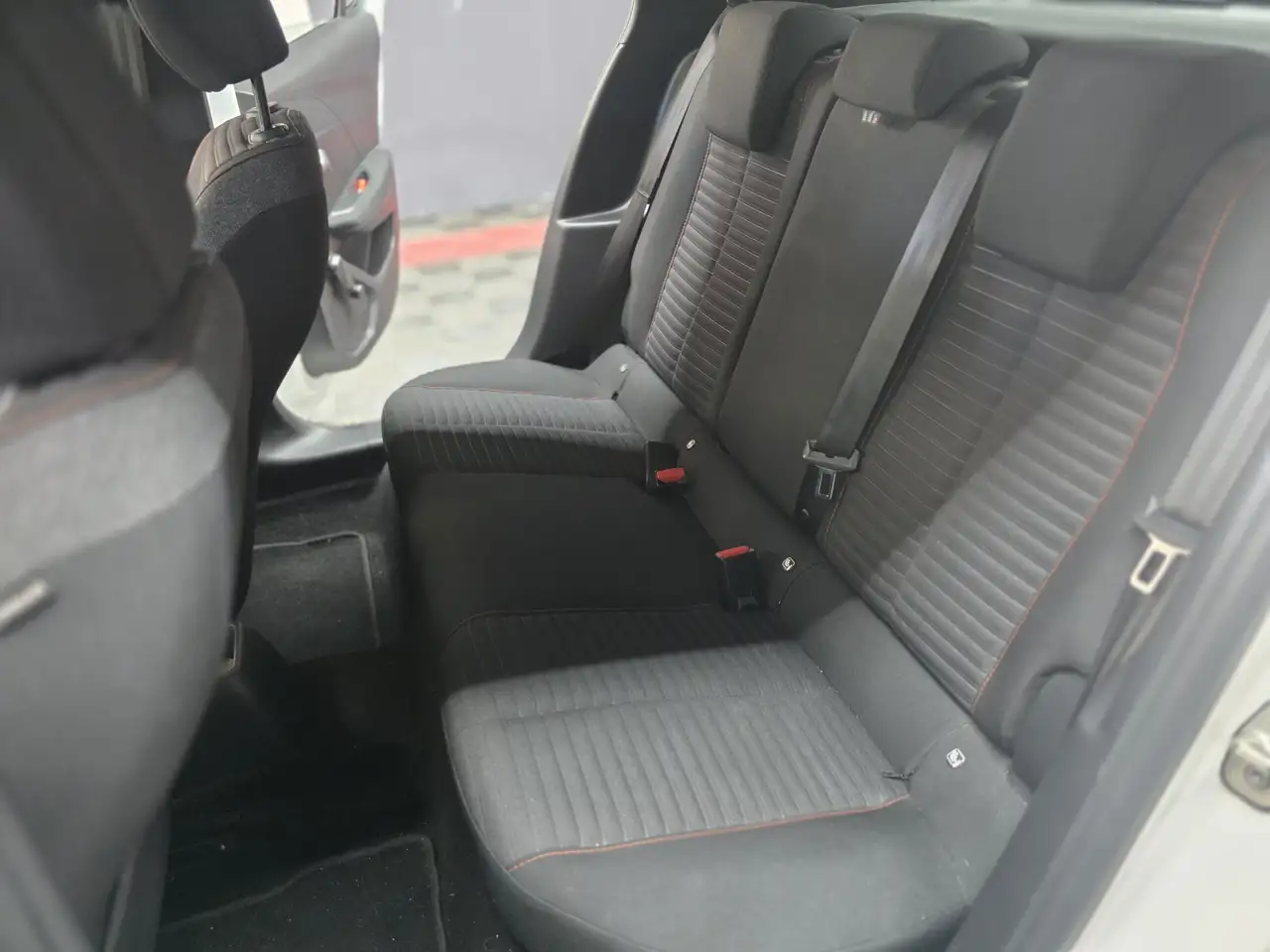 Peugeot 208 208 — photo 11