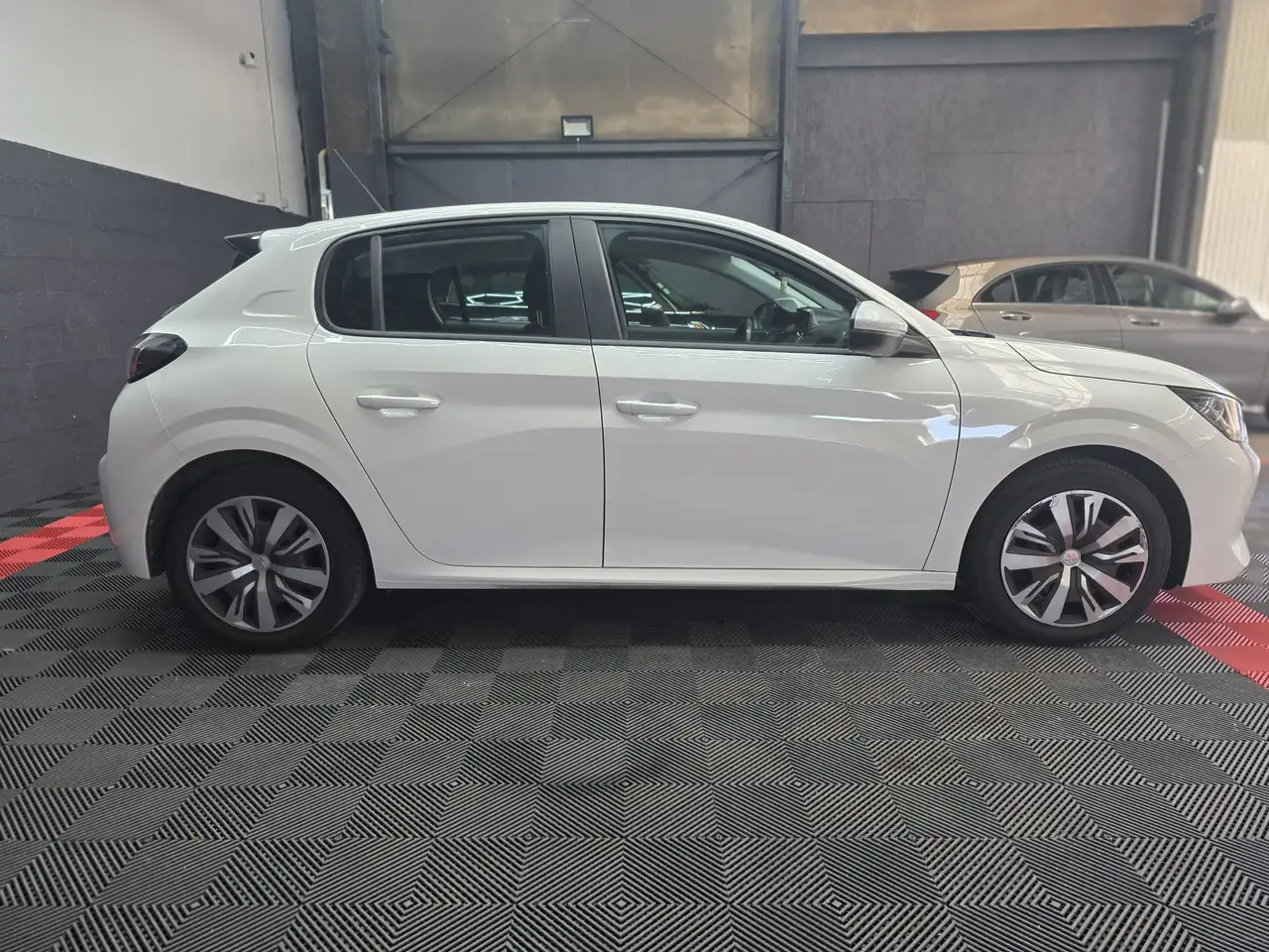 Peugeot 208 208 — photo 4