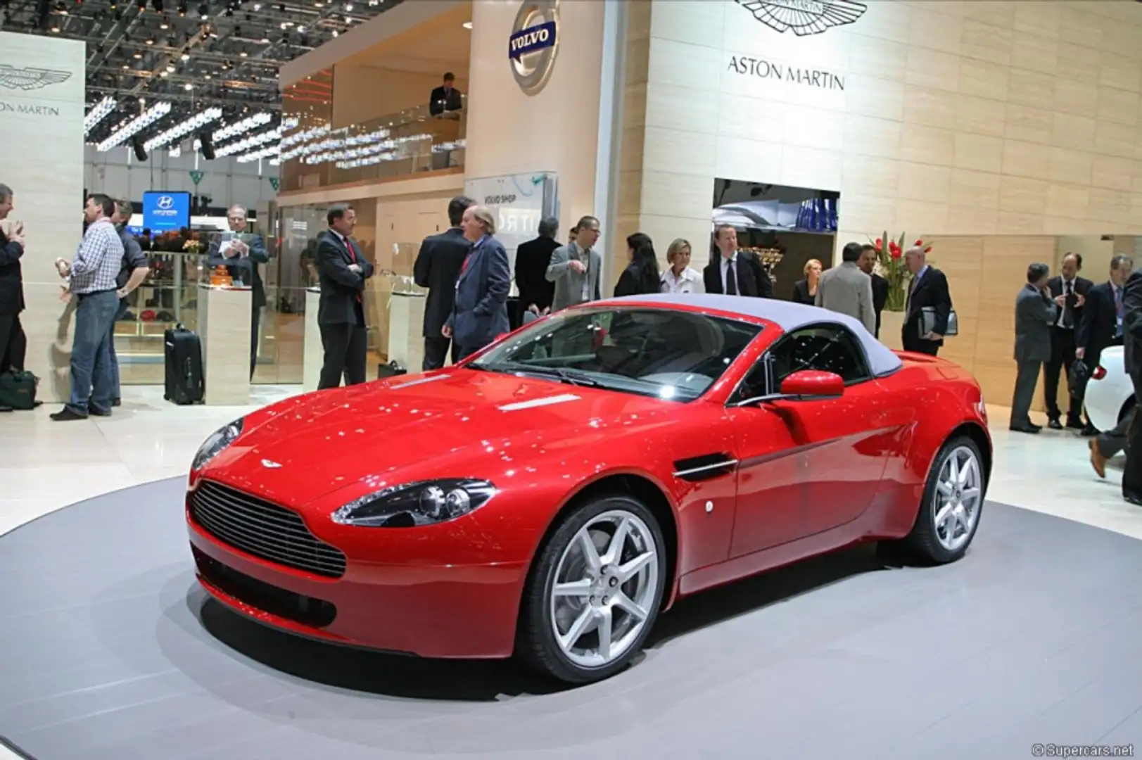Aston Martin Vantage Roadster Burdeos - 2