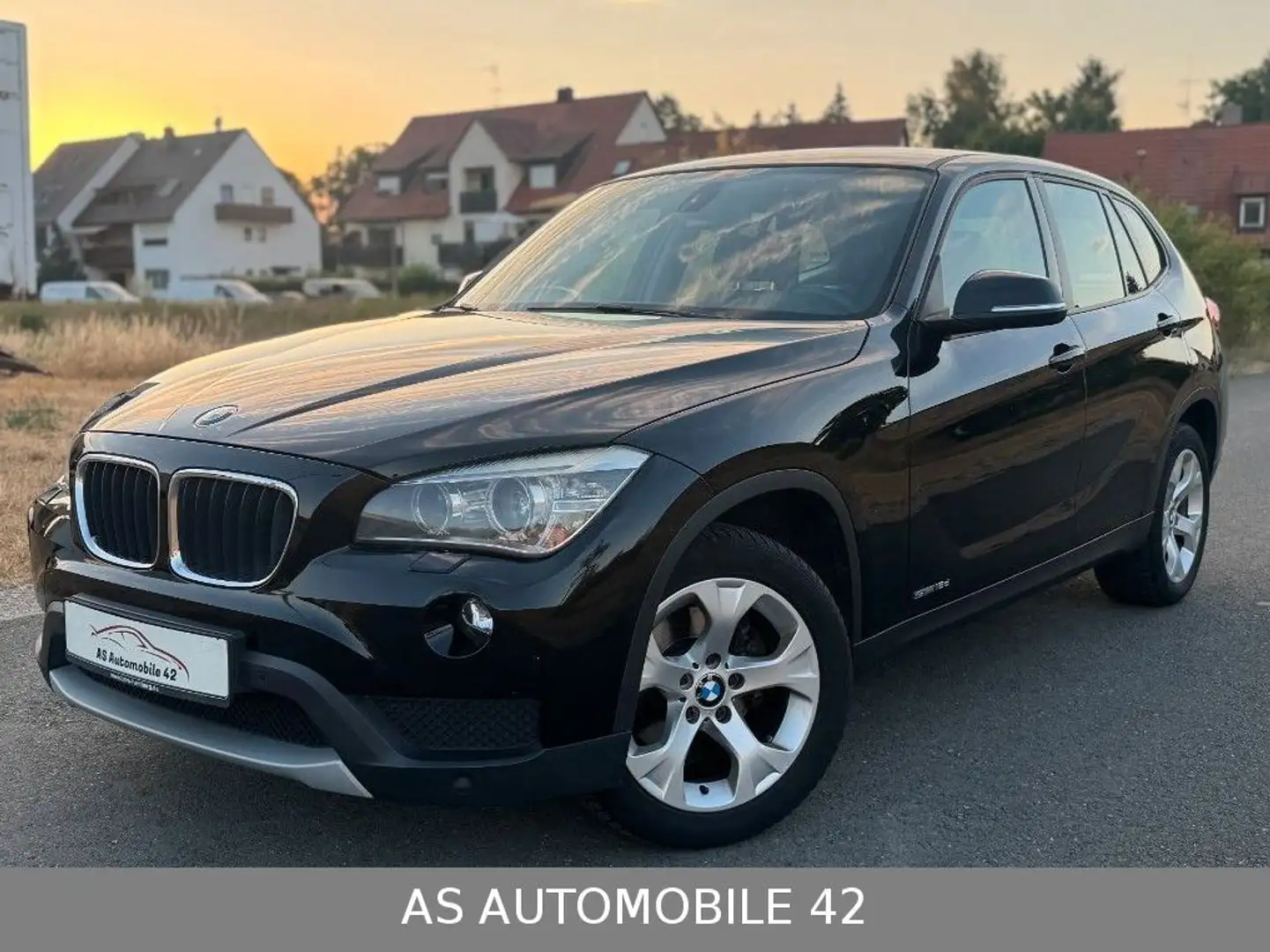 BMW X1 18d sDrive Automatik *KAMERA*NAVI*SHZ*BI-XEN* Schwarz - 1